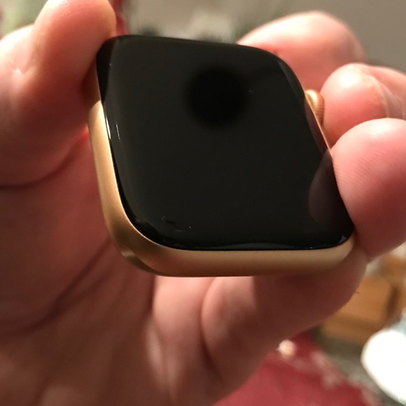 44mm series 4 GPS+Cellular Rose Gold - Picture 2 of 6